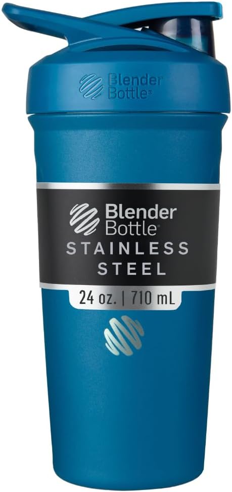 BlenderBottle Strada Shaker Cup Izoliran Nerjaveče jeklo steklenica vode z žico Whisk, 24-Ounce, Blue