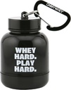 ONMYWHEY - Beljakovine Powder & Dopolnilo lijak Ključna veriga, Prenosni To-Go Container za fitnes, vaje, Fitness, & Travel - TSA odobreno, Whey Hard Play Hard